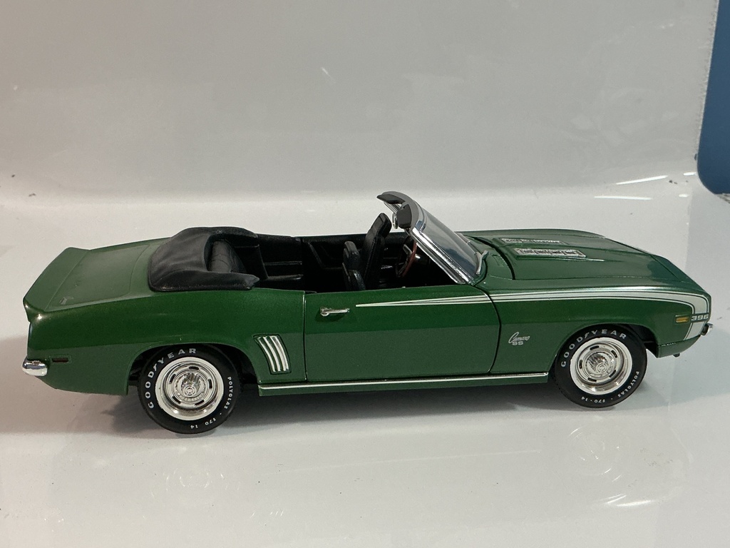 1/18 ERTL 1969 CHEVROLET CAMARO GREEN ON BLACK  - Photo 8