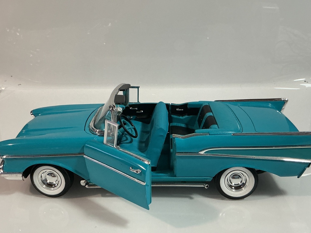 1/18 ERTL 1957 BEL AIR CYAN ON CYAN / BLACK  - Photo 4