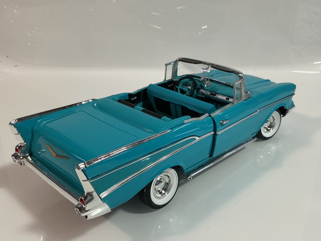 1/18 ERTL 1957 BEL AIR CYAN ON CYAN / BLACK  - Photo 6