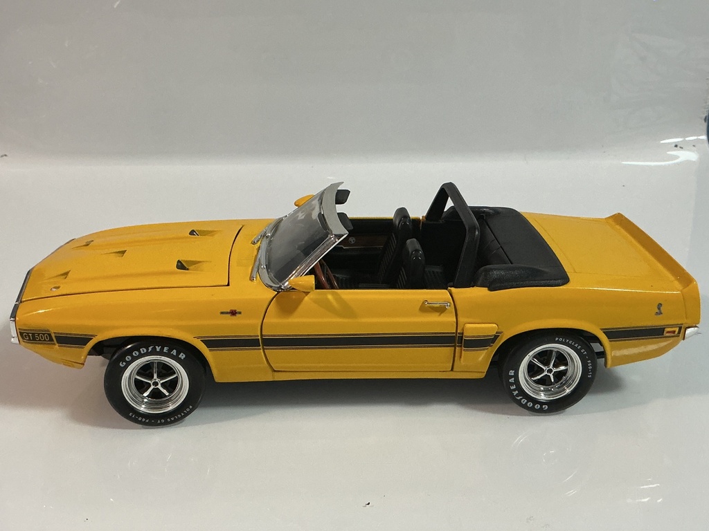 1/18 ERTL 1959 SHELBY GT-500 YELLOW ON BLACK  - Photo 2