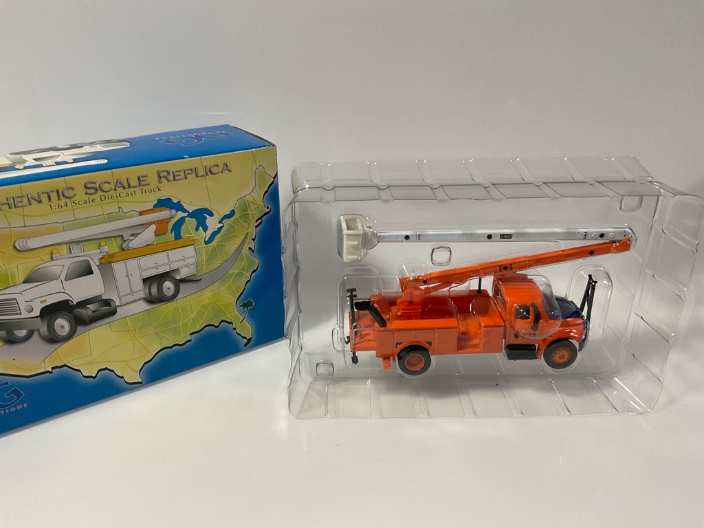 1/64 DG PRODUCTIONS FPL EMPLOYEE EDITION UTILITY BUCKET / BOOM TRUCK  - Photo 2