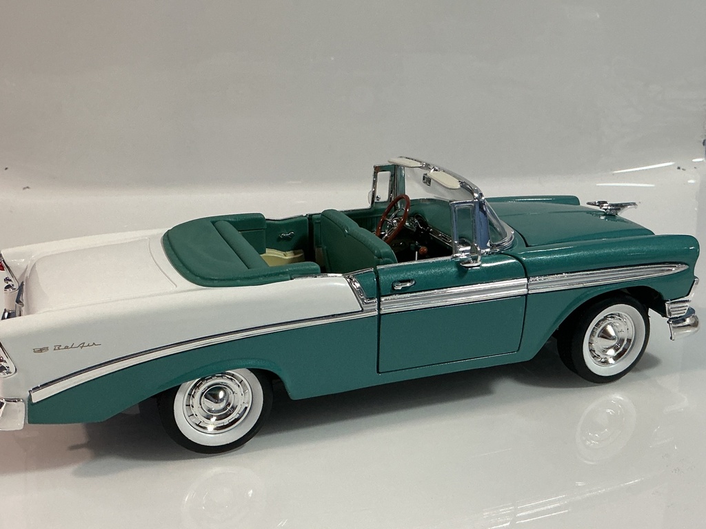 1/18 ROAD SIGNATURE 1956 CHEVROLET BEL AIR BLUE ON WHITE - Photo 5