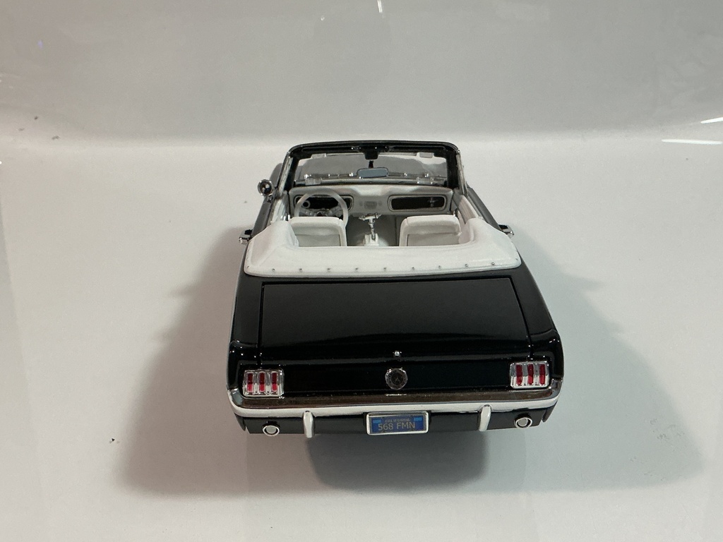 1/18 MOTORMAX 1964 1/2 MUSTANG BLACK ON WHITE  - Photo 4
