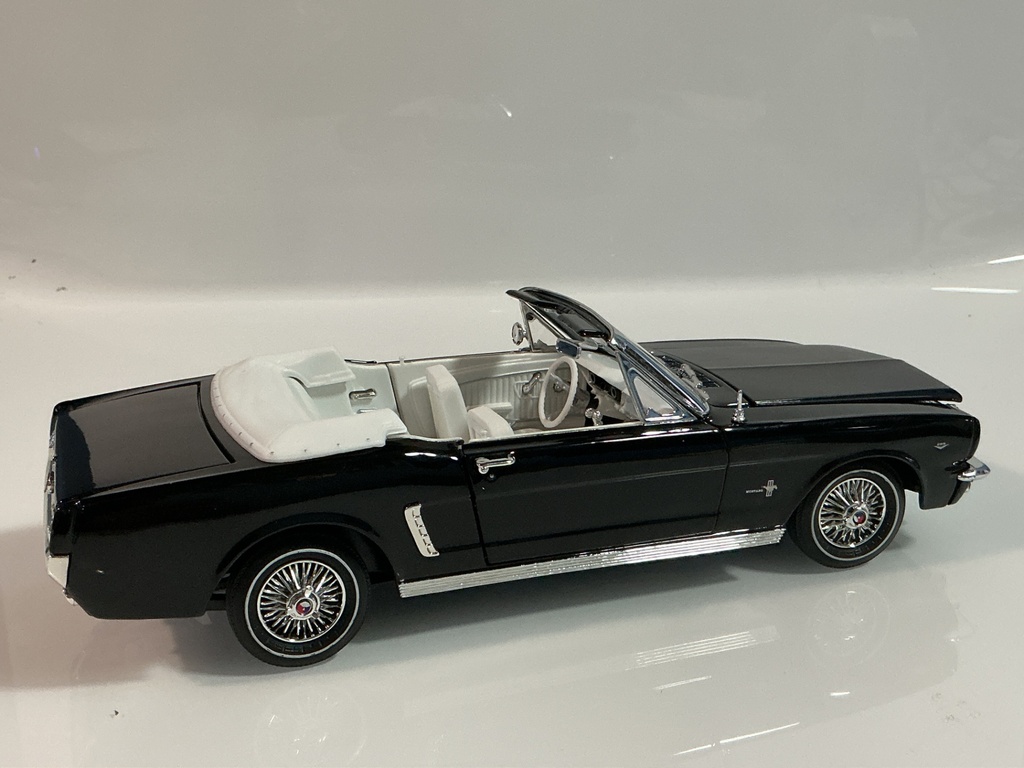 1/18 MOTORMAX 1964 1/2 MUSTANG BLACK ON WHITE  - Photo 6