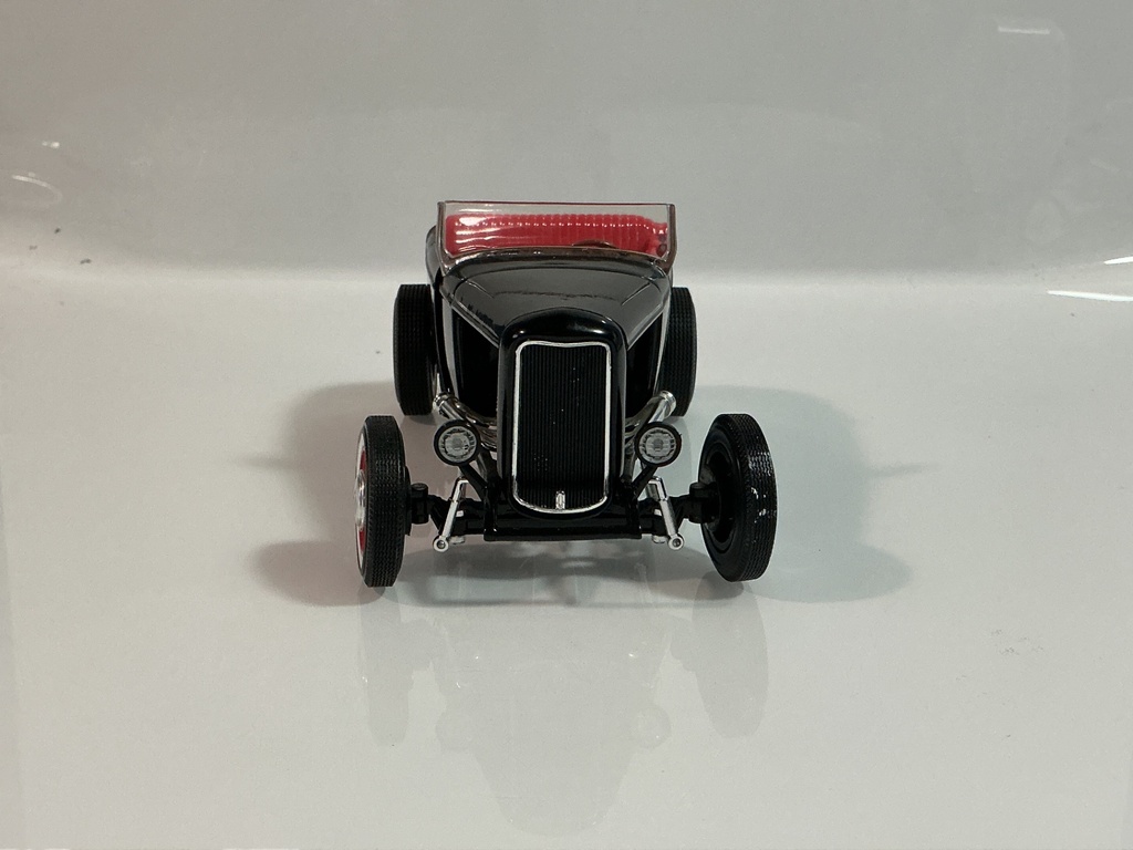 1/18 ERTL FORD BLACK ON RED  - Photo 6