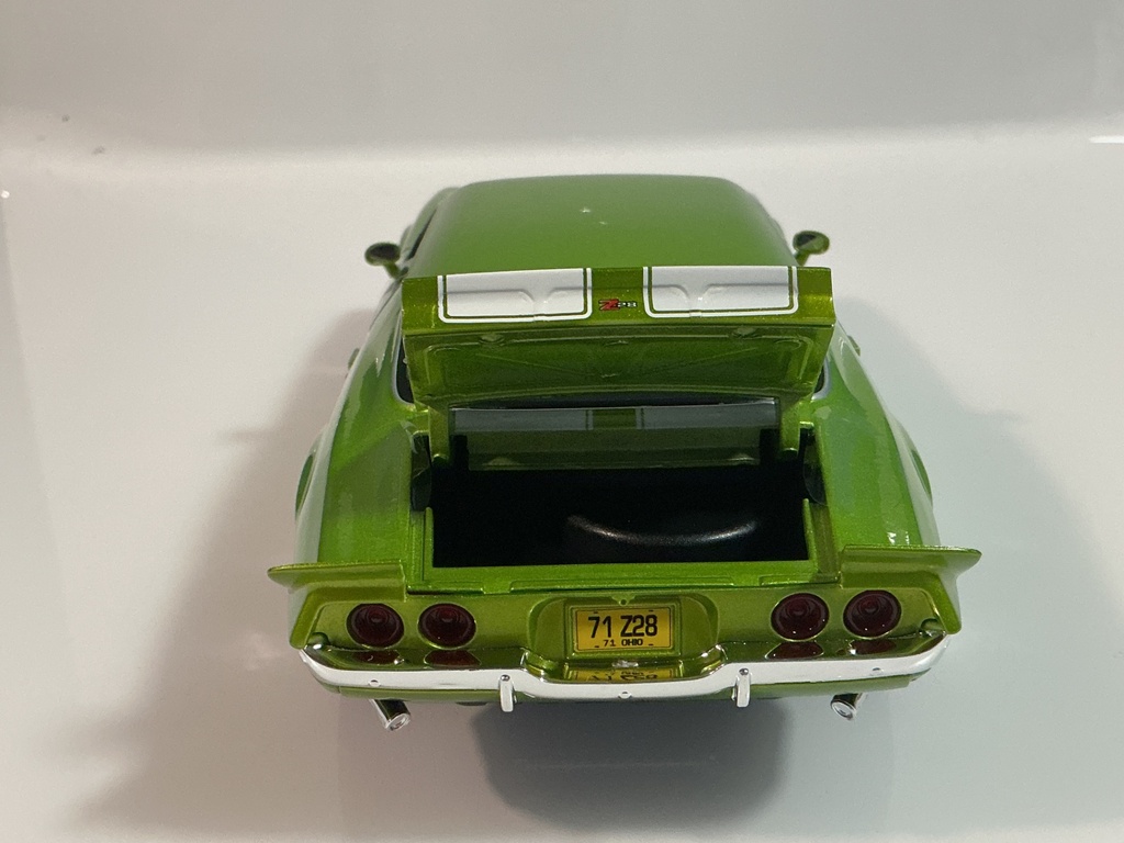 1/18 MAISTO 1971 CHEVROLET CAMARO GREEN ON BLACK - Photo 4