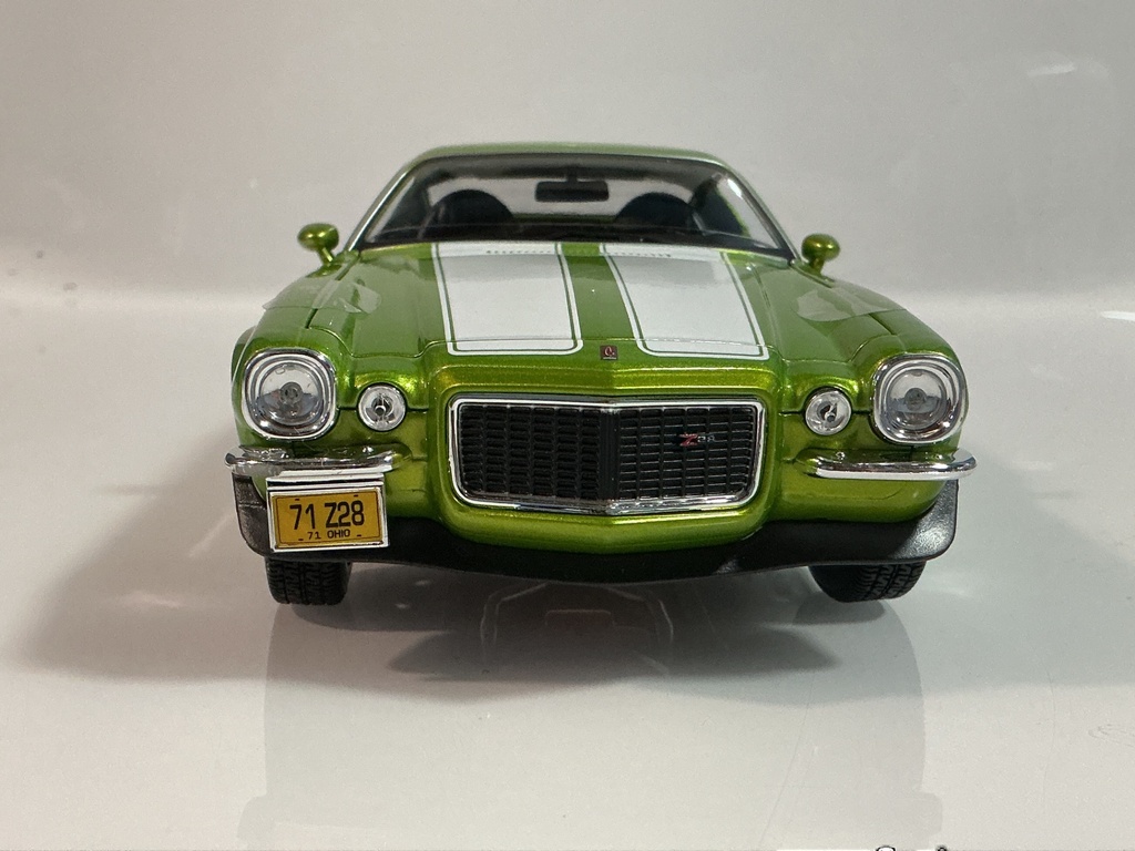 1/18 MAISTO 1971 CHEVROLET CAMARO GREEN ON BLACK - Photo 6