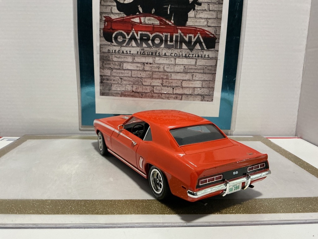 1/18: ERTL 1969 CHEVROLET CAMARO SS 396 ORANGE ON BLACK image