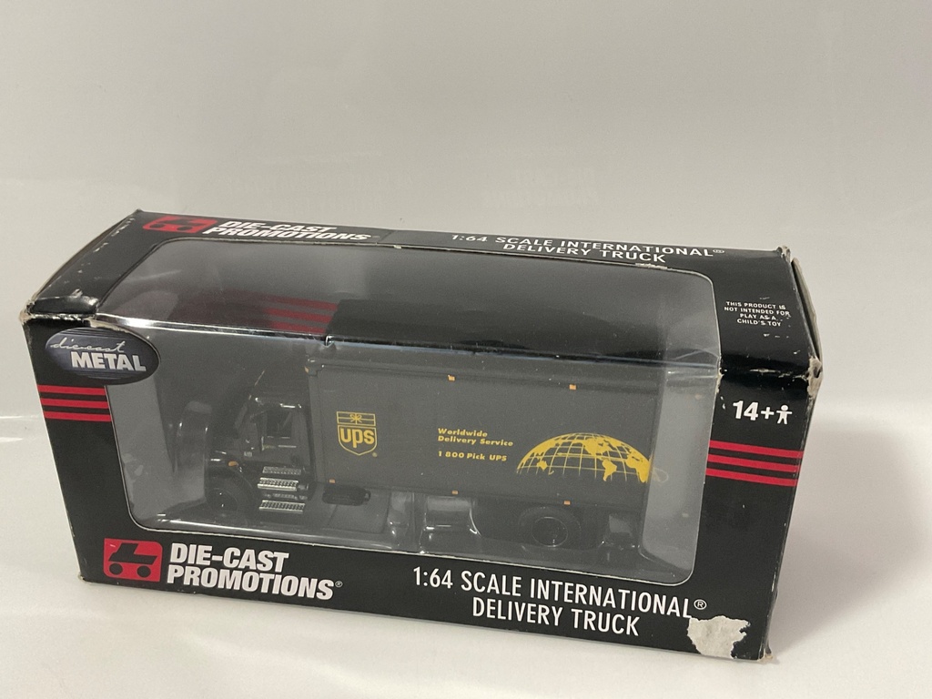 1/64 DCP INTERNATIONAL DELIVERY TRUCK UPS BOX IMPERFECT  - Photo 4