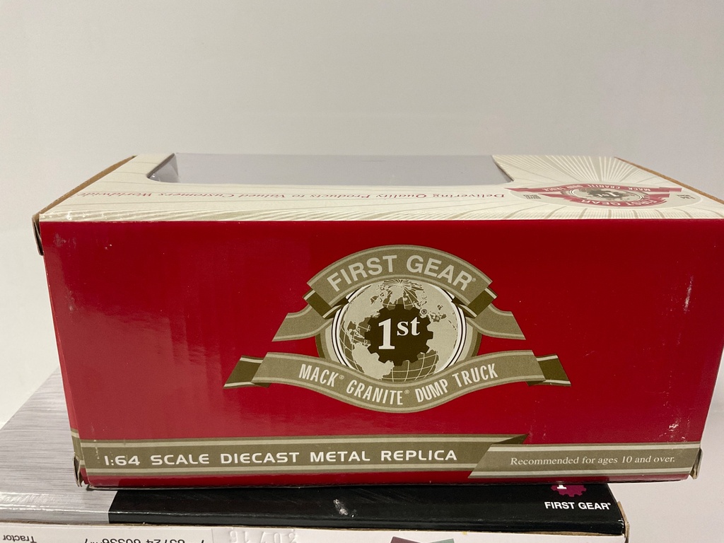 1/64 FIRST GEAR DARK TRANSPORT DUMP TRUCK WITH FLAMES  69-0142 - Photo 2