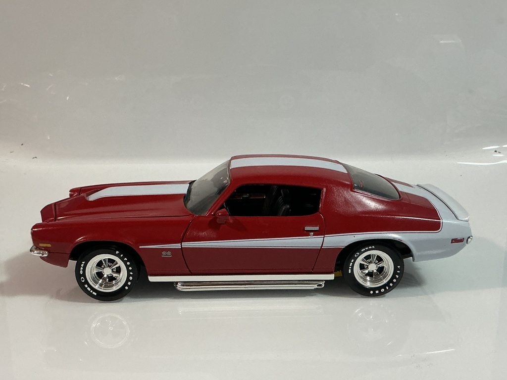 1/18 ERTL CHEVROLET CAMARO RED WHITE ON BLACK - Photo 2