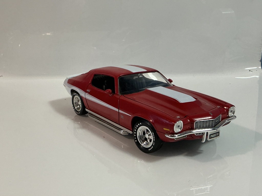 1/18 ERTL CHEVROLET CAMARO RED WHITE ON BLACK - Photo 6