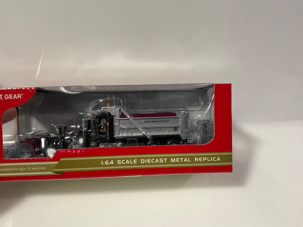 1/64 FIRST GEAR DUMP TRUCK WITH SNOW PLOW 69-0050  - Photo 4