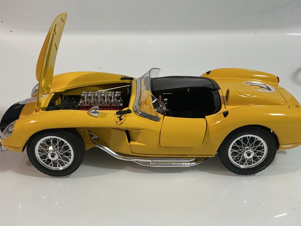 1/18 BURAGO 1957 FERRARI 250 TESTA ROSSA YELLOW ON BLACK *DAMAGED STICKER - Photo 3