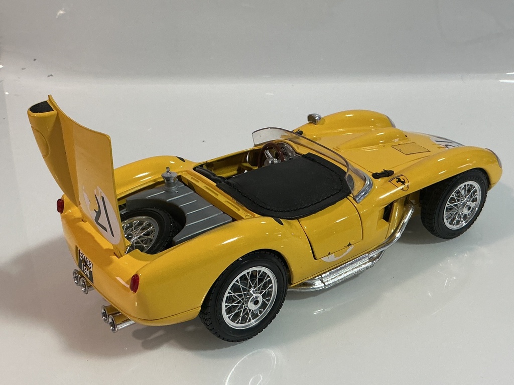 1/18 BURAGO 1957 FERRARI 250 TESTA ROSSA YELLOW ON BLACK *DAMAGED STICKER - Photo 5