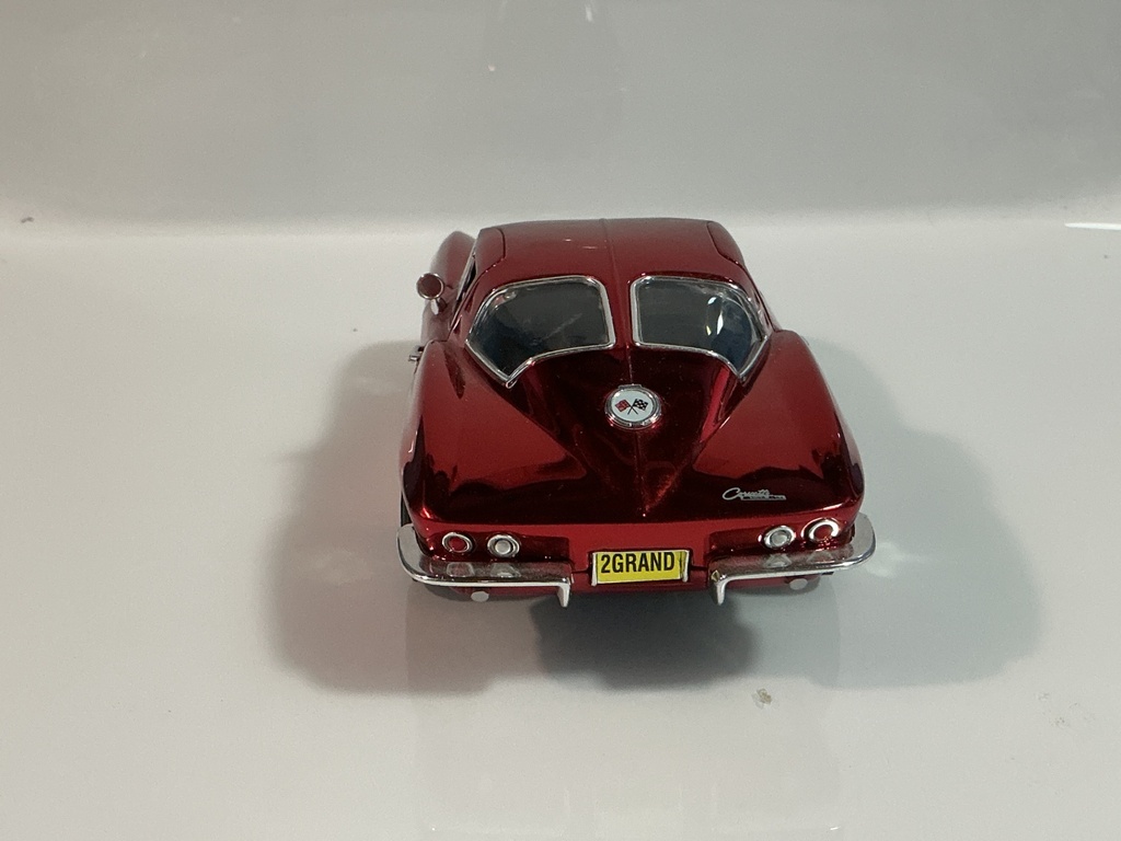 1/18 ERTL 1963 CHEVROLET CORVETTE METALLIC SHINY RED ON BLACK - Photo 5