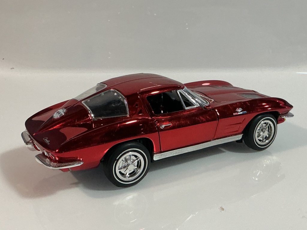 1/18 ERTL 1963 CHEVROLET CORVETTE METALLIC SHINY RED ON BLACK - Photo 6
