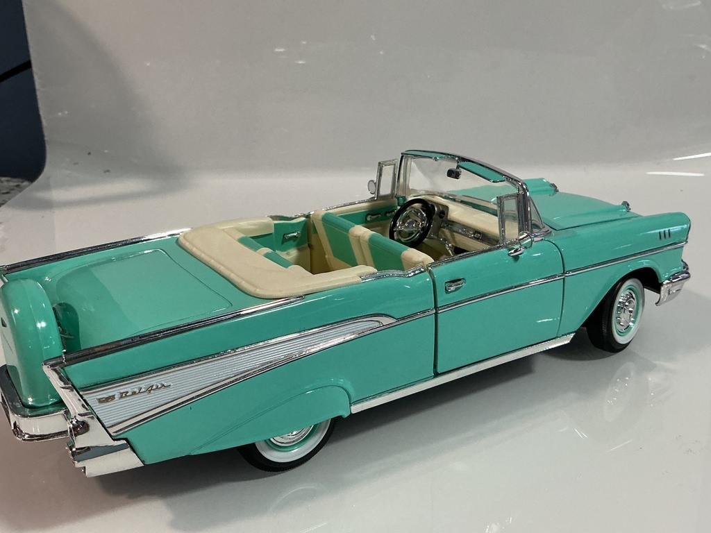 1/18 ROAD SIGNATURE ‘57 CHEVROLET BEL AIR TEAL ON WHITE - Photo 6