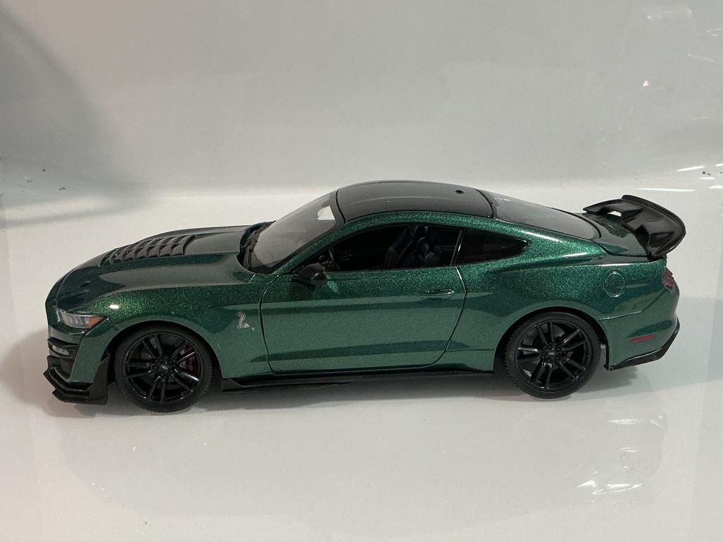 1/18 MAISTO 2020 MUSTANG SHELBY GT500 GREEN ON BLACK - Photo 3