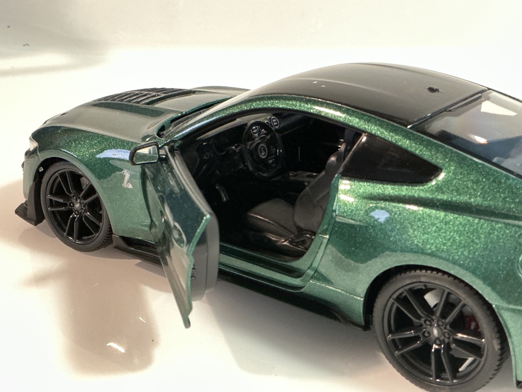 1/18 MAISTO 2020 MUSTANG SHELBY GT500 GREEN ON BLACK - Photo 4