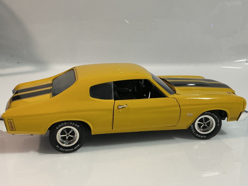 1/18 ERTL 1970 CHEVROLET CHEVELLE YELLOW ON BLACK - Photo 6