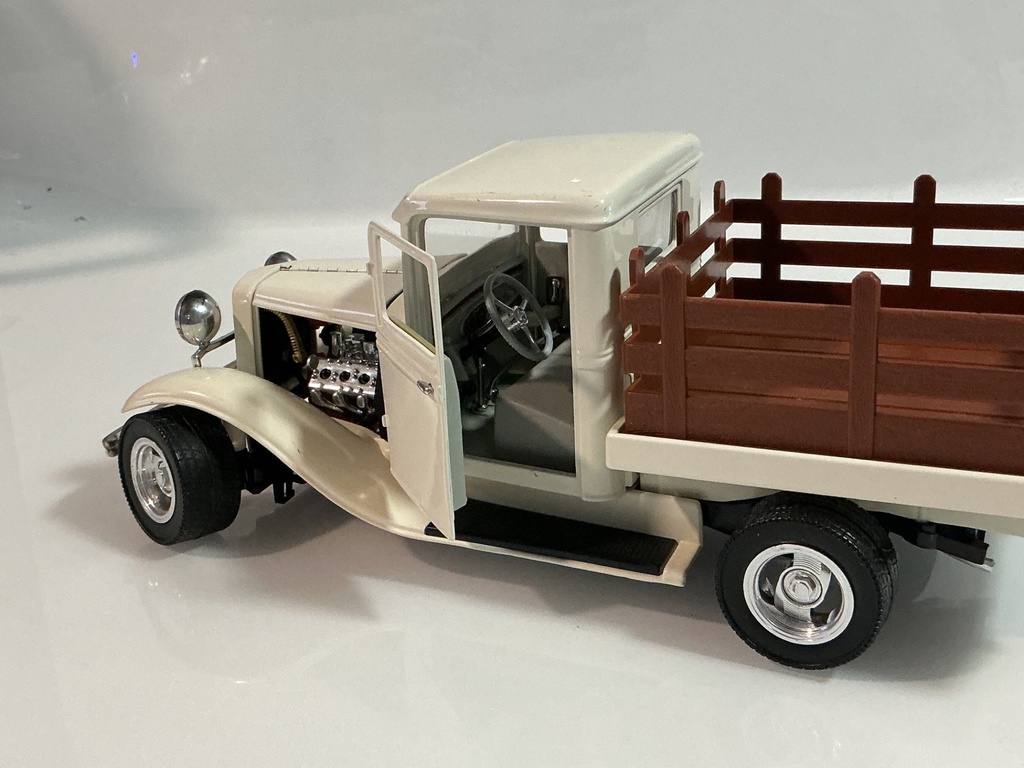 1/18 ROAD LEGENDS 1934 FORD PICKUP WHITE ON BLACK  - Photo 3