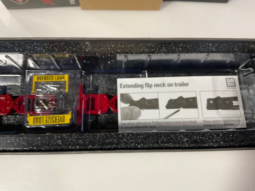 1/50 DIE CAST MASTERS INTERNATIONAL HX520 TANDEM TRACTOR  XL LOW PROFILE HDG TRAILER  - Photo 7