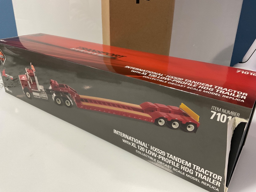 1/50 DIE CAST MASTERS INTERNATIONAL HX520 TANDEM TRACTOR  XL LOW PROFILE HDG TRAILER  - Photo 9