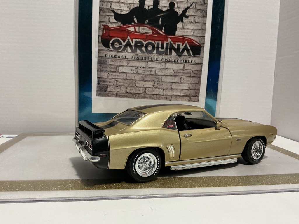 1/18: ERTL 1969 CHEVROLET EL CAMARO SS 427 MOTION image