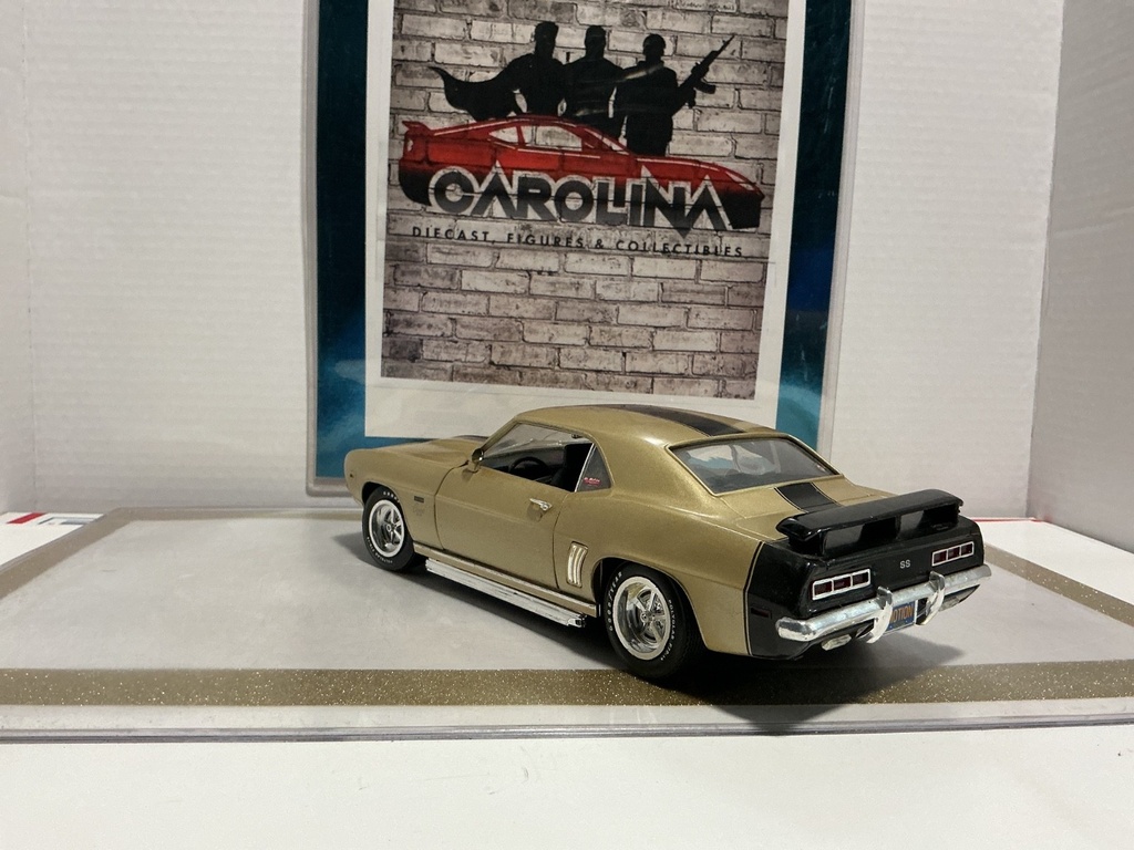 1/18: ERTL 1969 CHEVROLET EL CAMARO SS 427 MOTION image