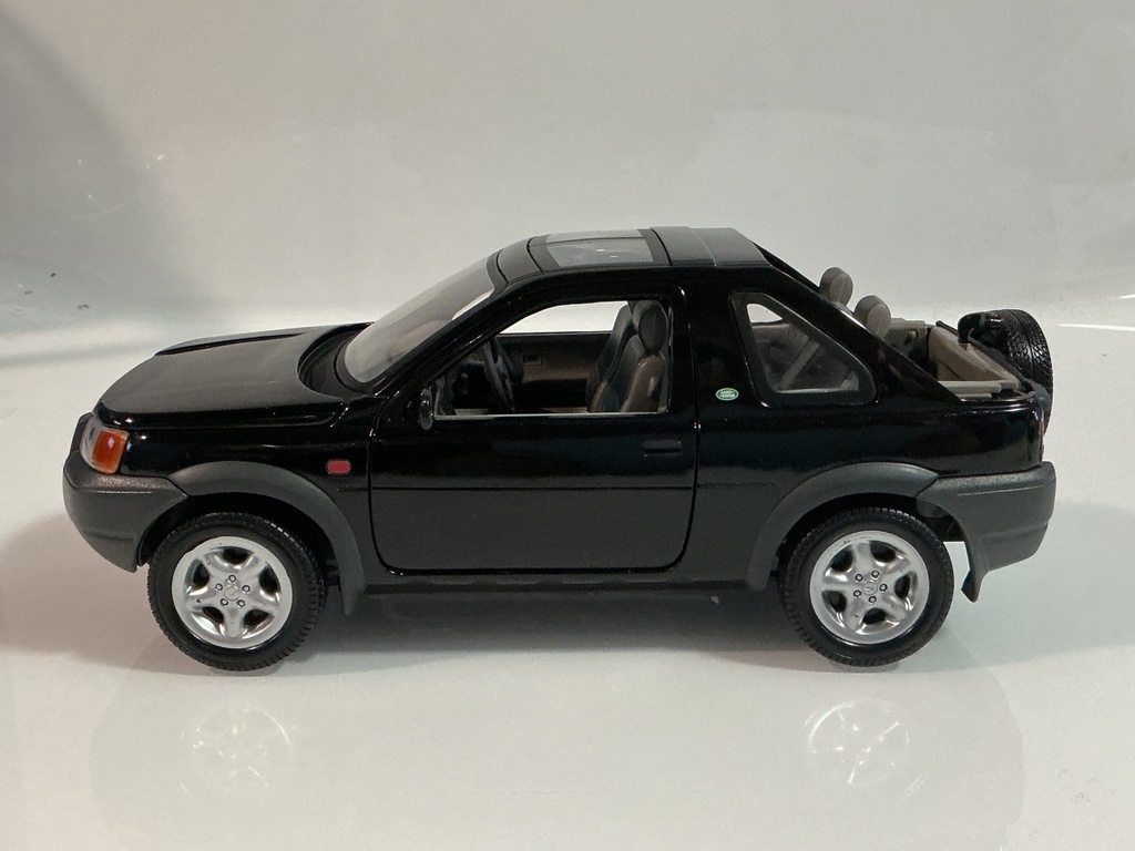 1/18 ERTL 1996 RANGE ROVER FREELANDER [NO WIPER]  - Photo 2