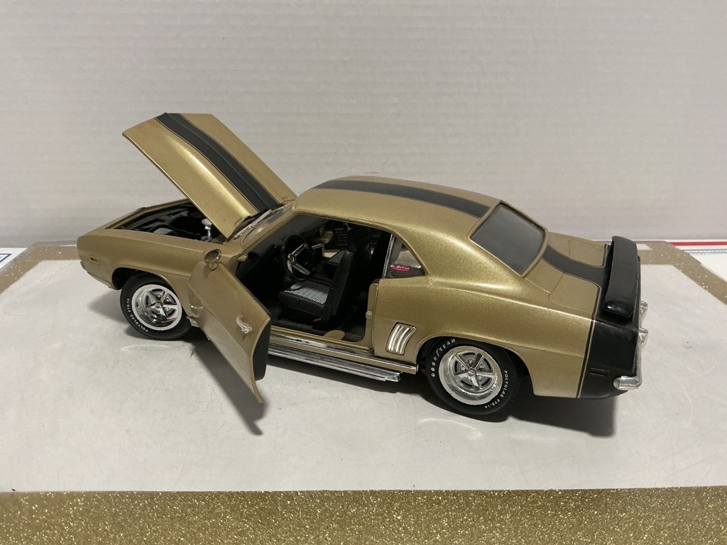 1/18: ERTL 1969 CHEVROLET EL CAMARO SS 427 MOTION image