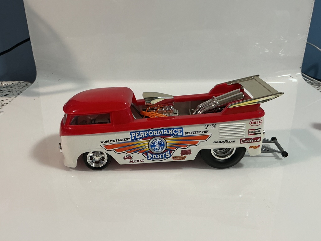1/18 HOTWHEELS CUSTOMIZED VW DRAG TRUCK RED / WHITE  - Photo 2