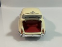 1/18 MAISTO 1959 JAGUAR MARK II CREAM ON RED - Photo 6