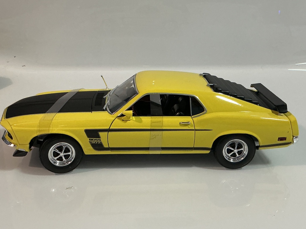 1/18 WELLY 1969 FORD MUSTANG YELLOW / BLACK ON BLACK - Photo 2