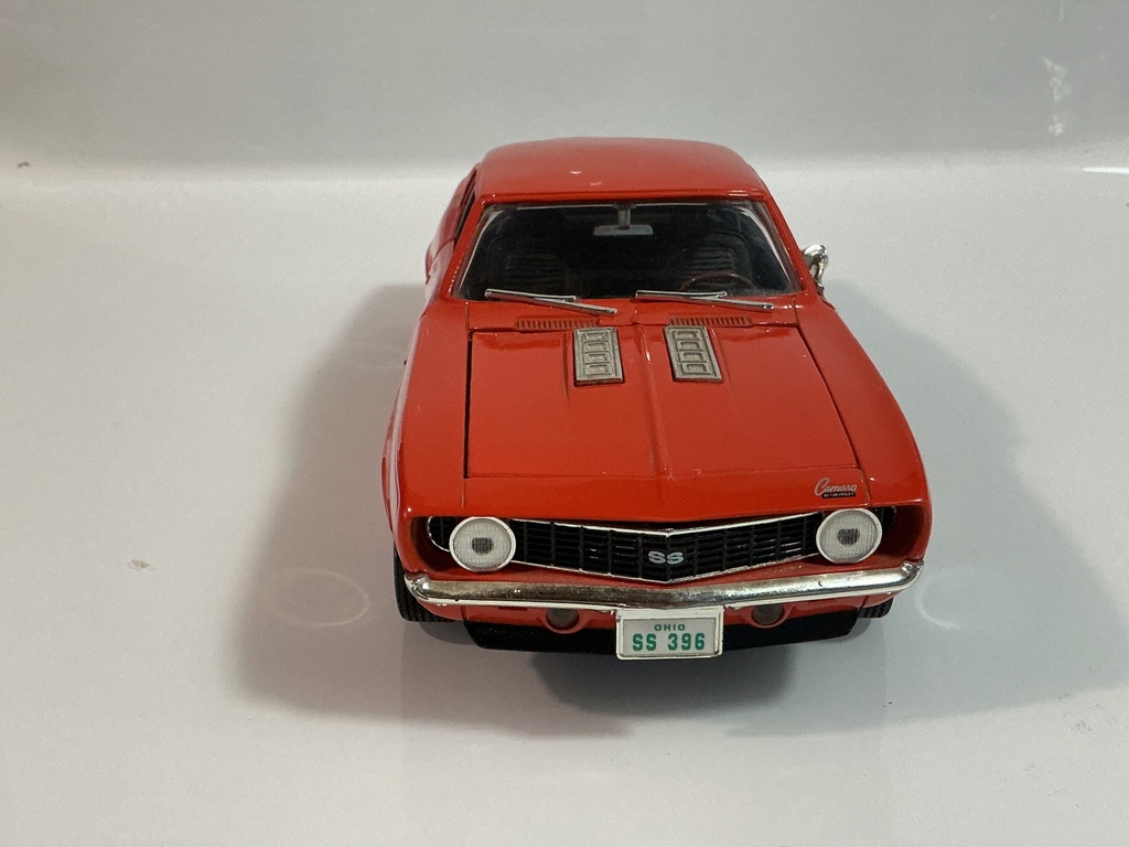 1/18 ERTL 1969 CHEVROLET CAMARO ORANGE ON BLACK - Photo 2