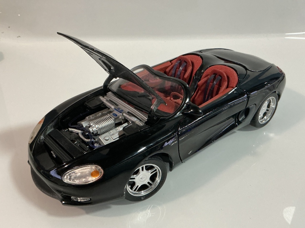 1/18 MAISTO MUSTANG MACH III BLACK ON RED - Photo 2