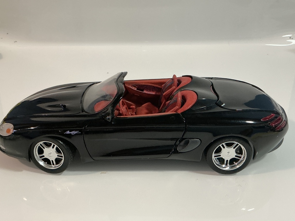 1/18 MAISTO MUSTANG MACH III BLACK ON RED - Photo 3
