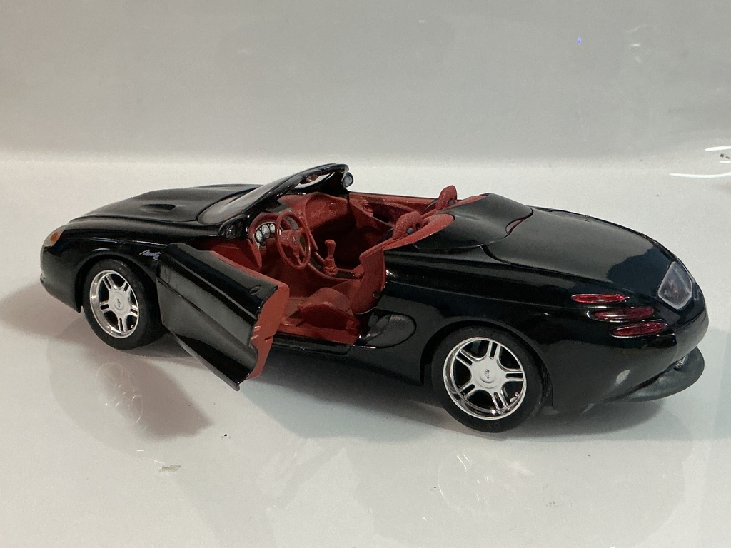 1/18 MAISTO MUSTANG MACH III BLACK ON RED - Photo 4