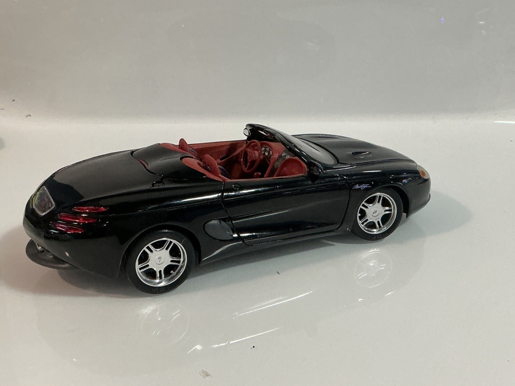 1/18 MAISTO MUSTANG MACH III BLACK ON RED - Photo 7