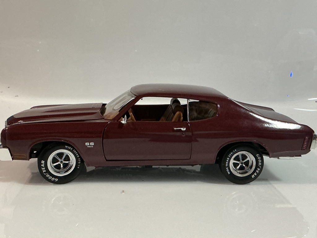 1/18 ERTL 1970 CHEVROLET CHEVELLE RED ON BROWN - Photo 3