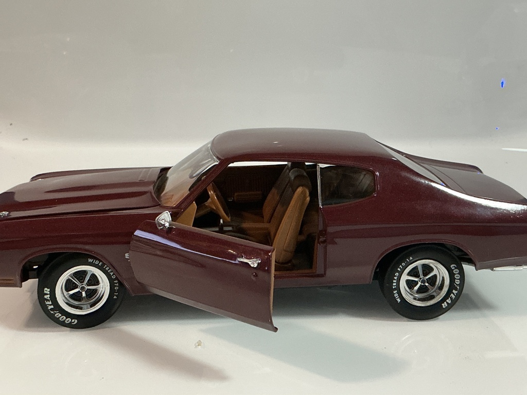 1/18 ERTL 1970 CHEVROLET CHEVELLE RED ON BROWN - Photo 4