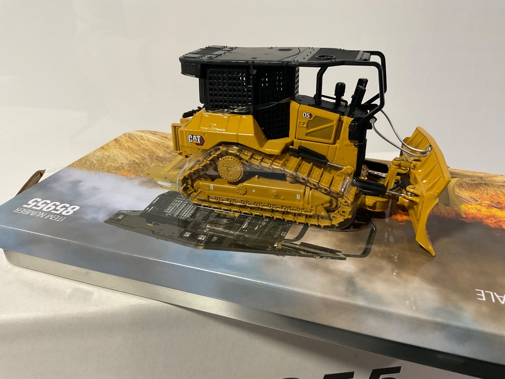 1/50 DCM CAT D5 XR FIRE SUPPRESSION DOZER 89955 - Photo 5