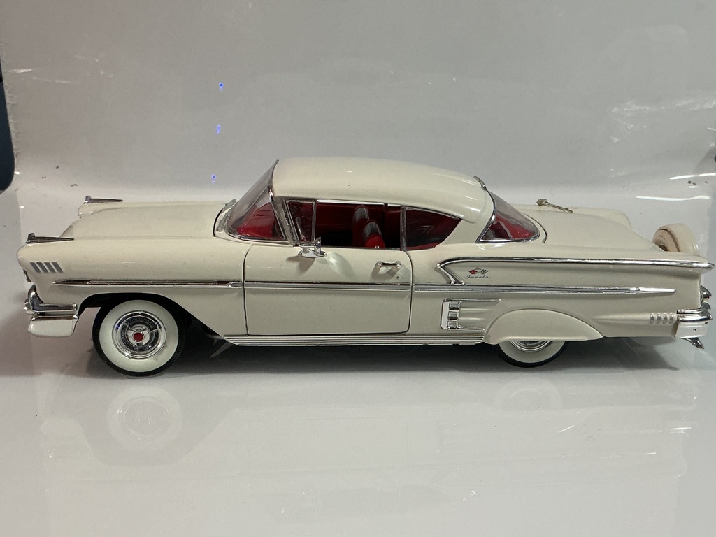 1/18 ERTL 1958 CHEVROLET IMPALA WHITE ON RED - Photo 2