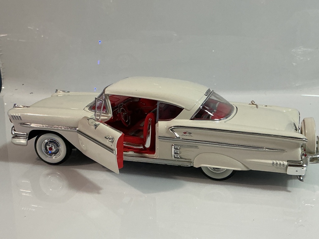 1/18 ERTL 1958 CHEVROLET IMPALA WHITE ON RED - Photo 4