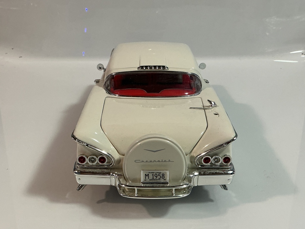 1/18 ERTL 1958 CHEVROLET IMPALA WHITE ON RED - Photo 5