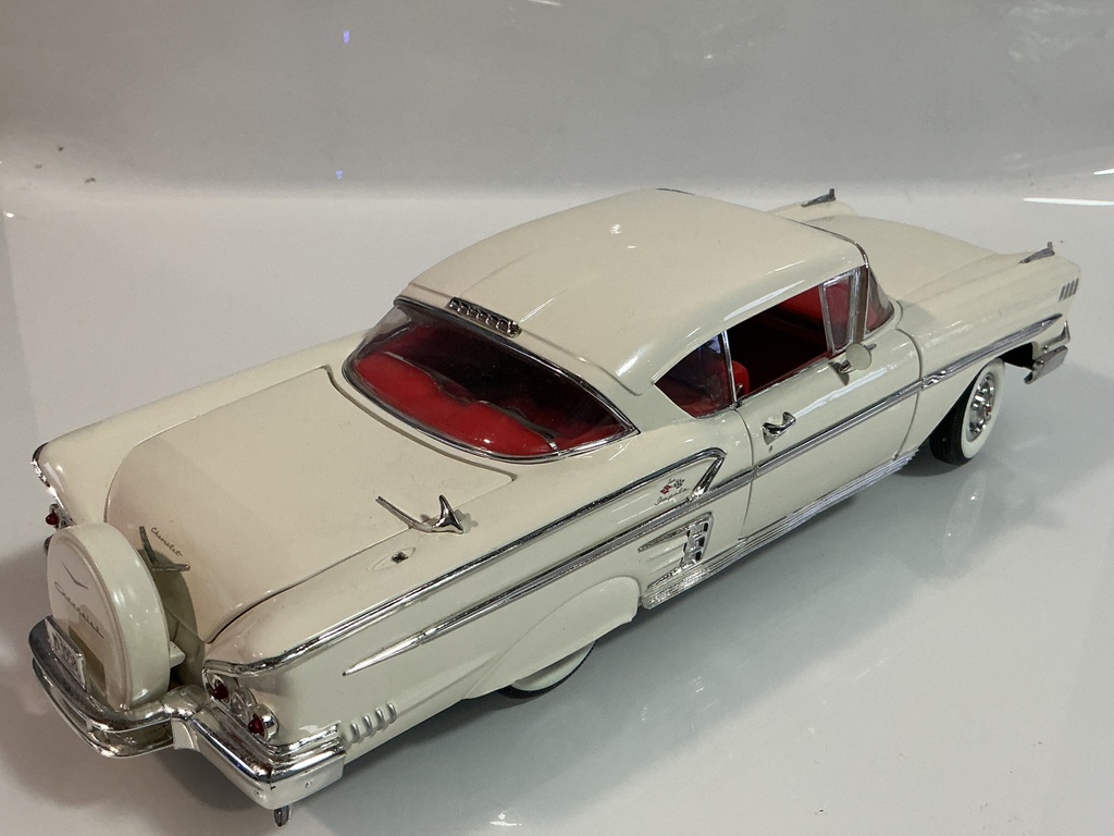 1/18 ERTL 1958 CHEVROLET IMPALA WHITE ON RED - Photo 6