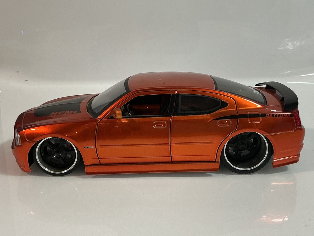 1/18 JADA 2006 CHARGER R/T ORANGE ON BLACK - Photo 2