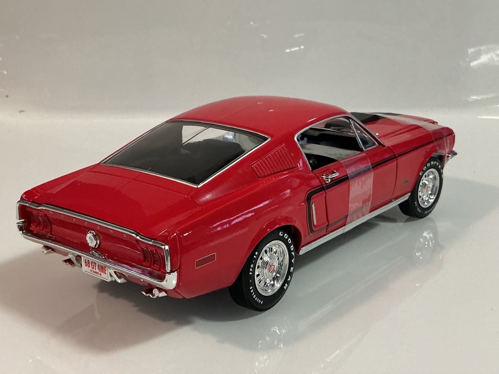 1/18 ERTL AMERICAN MUSCLE 1968 FORD MUSTANG RED ON BLACK - Photo 5