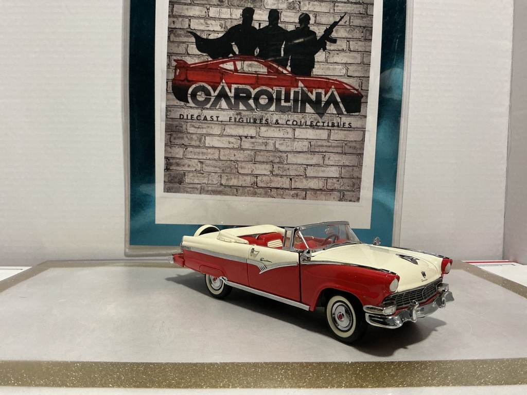 1/24: DANBURY MINT 1956 FORD FAIRLANE SUNLINER image